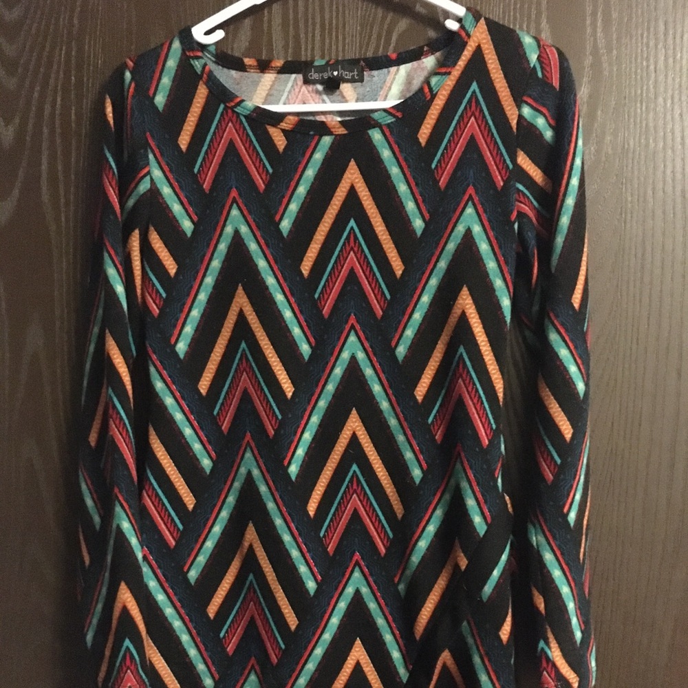 Multi color top, long fit, cute with leggings, size small, runs small
